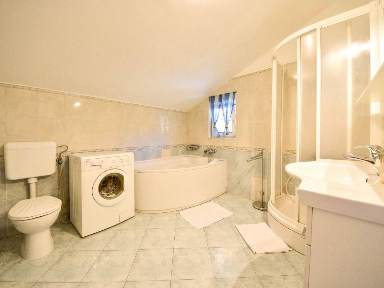 Apartment Olga-5 By Interhome Banjol Екстер'єр фото