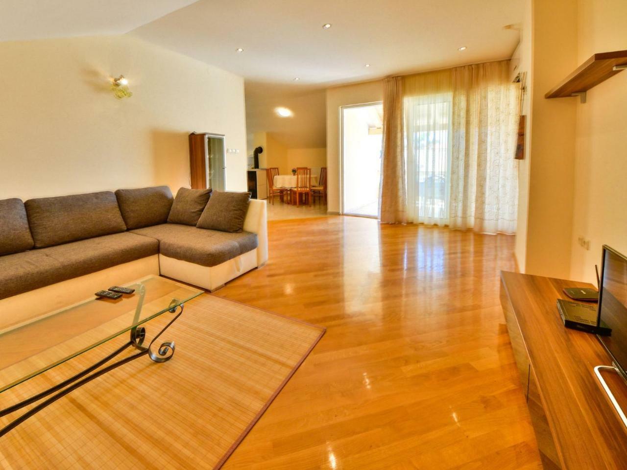 Apartment Olga-5 By Interhome Banjol Екстер'єр фото